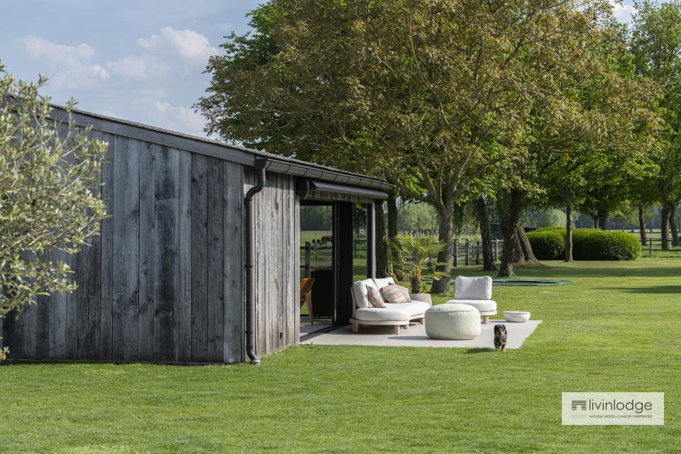 Luxe tuinkamer in barnwood met zicht op groene polders in Damme Luxe tuinkamer in barnwood met zicht op groene polders in Damme